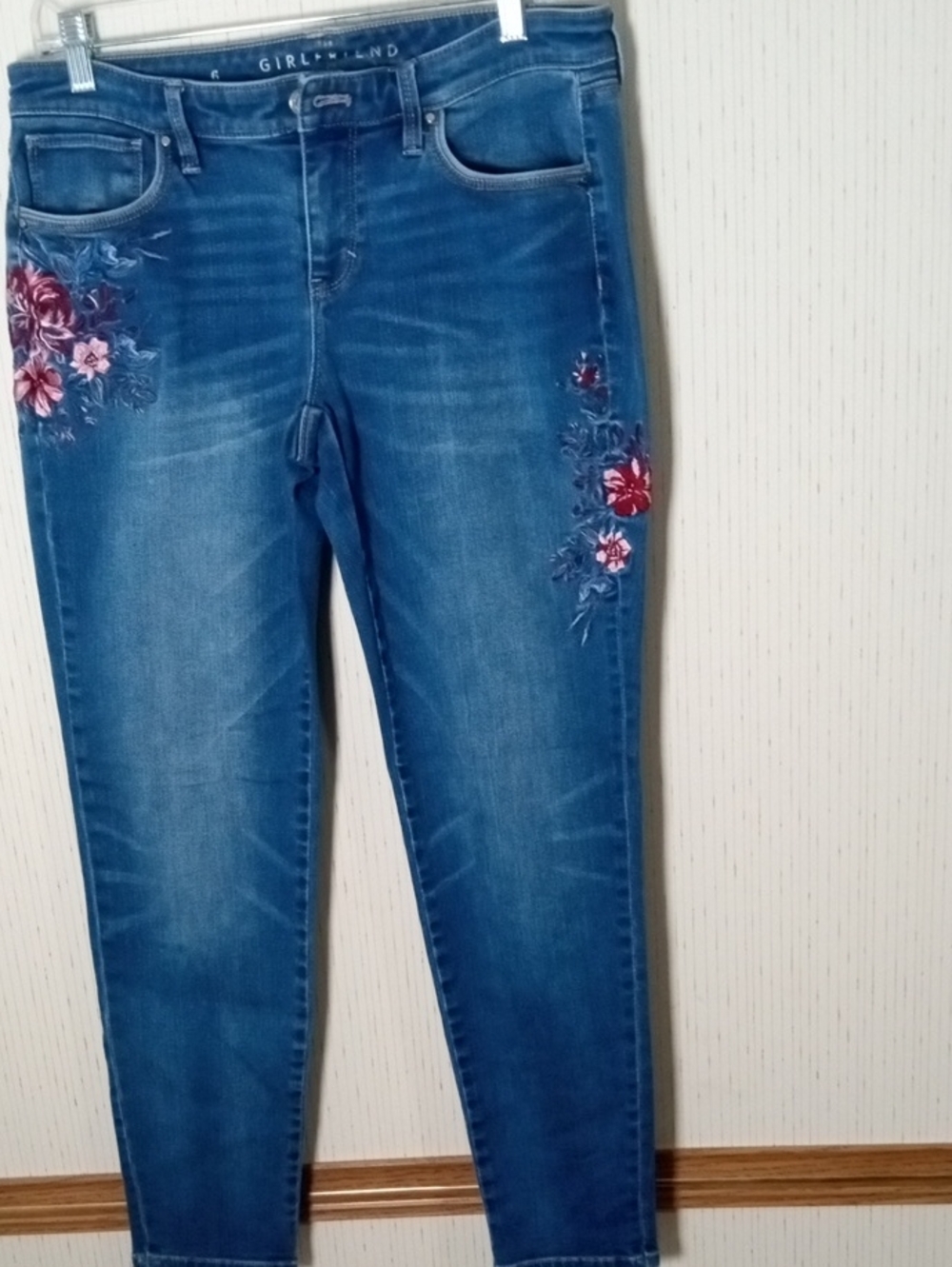 White House Black Market Girl Friend Blue Embroidered Slim Jeans, Roedo, Artsy,